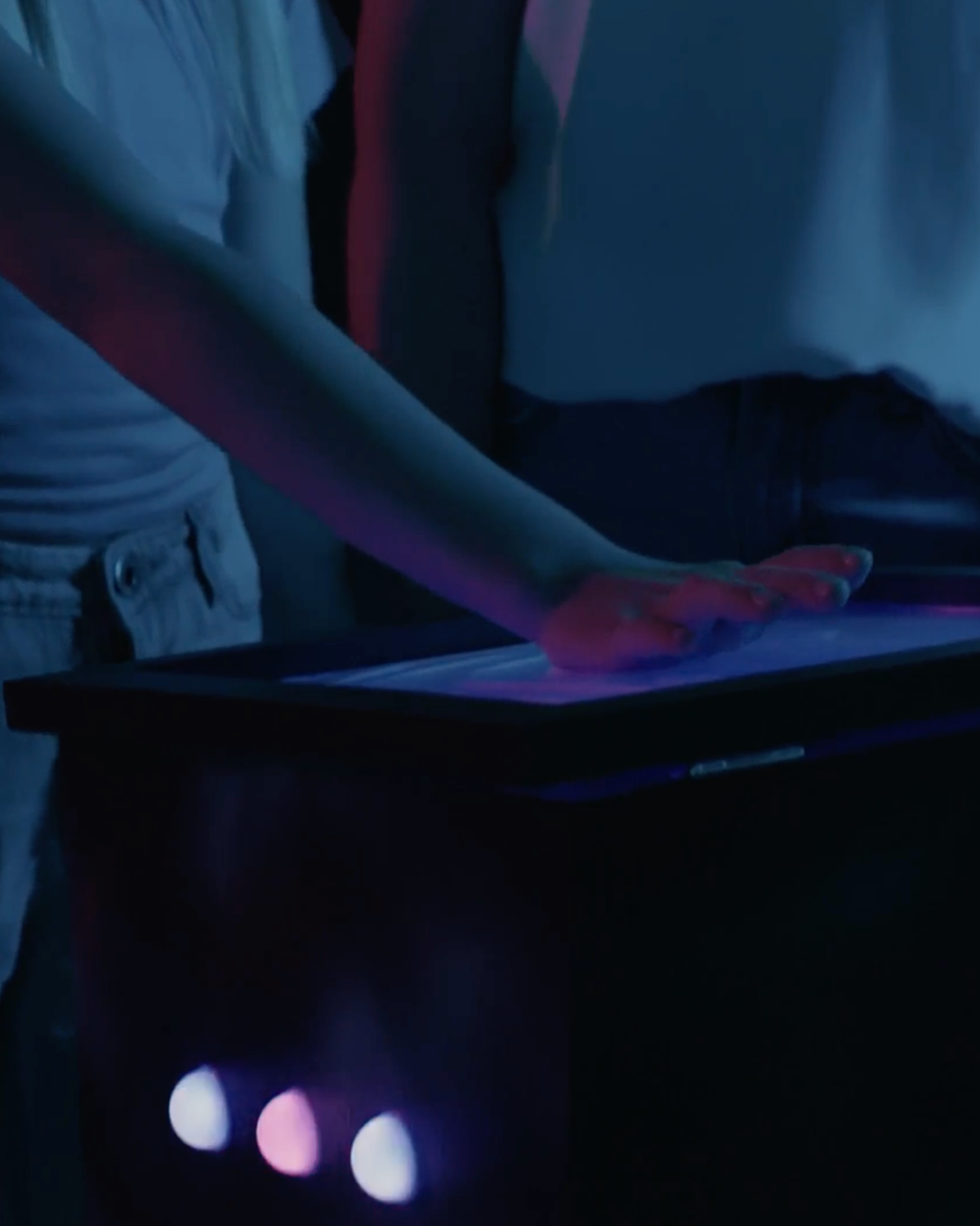Interactive station controlling a light installation